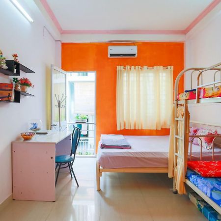 Color House Hostel Ho Chi Minh City Bagian luar foto