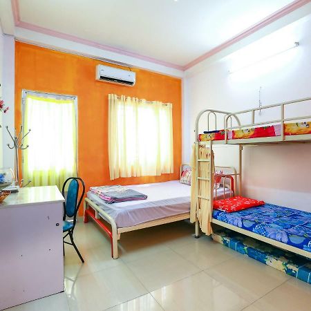 Color House Hostel Ho Chi Minh City Bagian luar foto