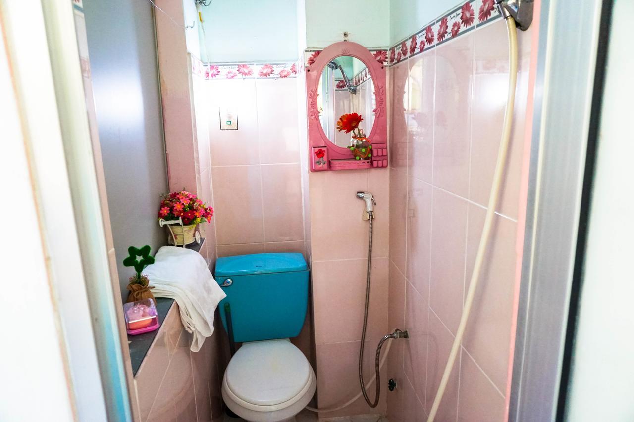 Color House Hostel Ho Chi Minh City Bagian luar foto