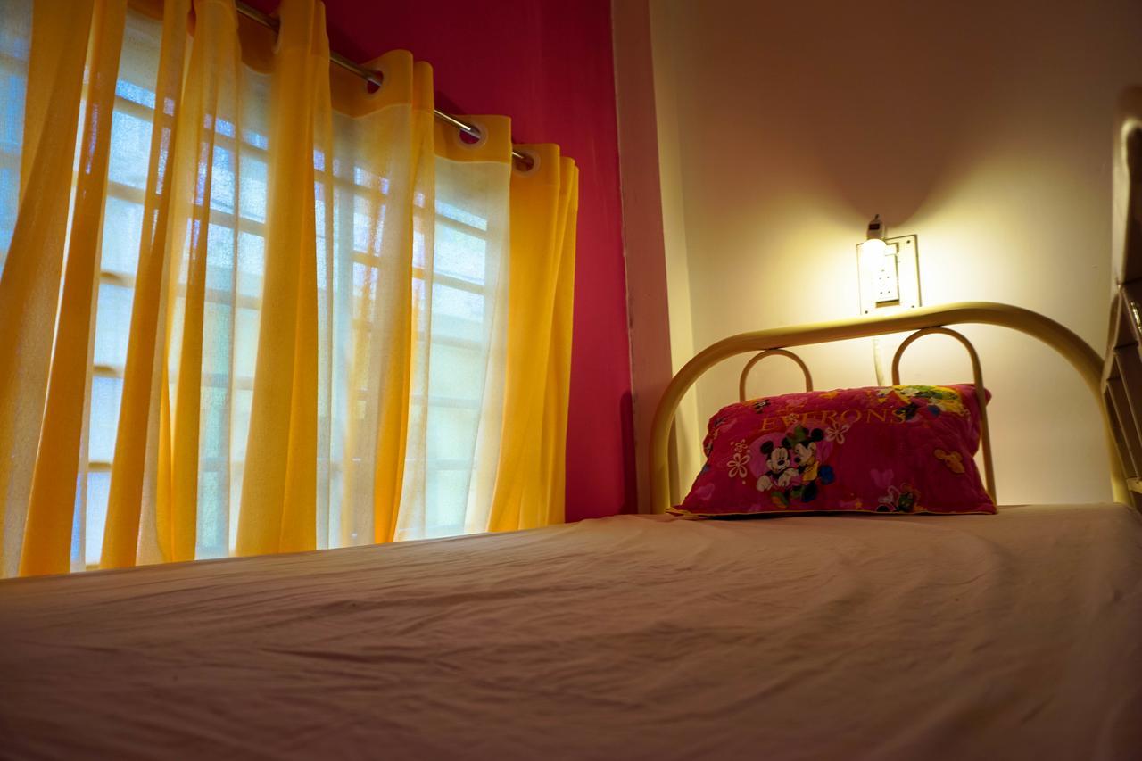 Color House Hostel Ho Chi Minh City Bagian luar foto