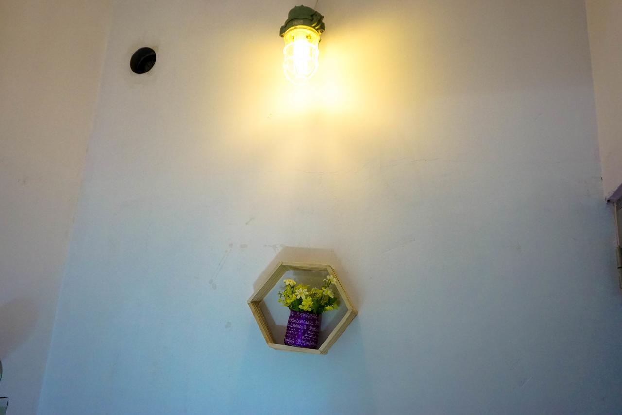 Color House Hostel Ho Chi Minh City Bagian luar foto