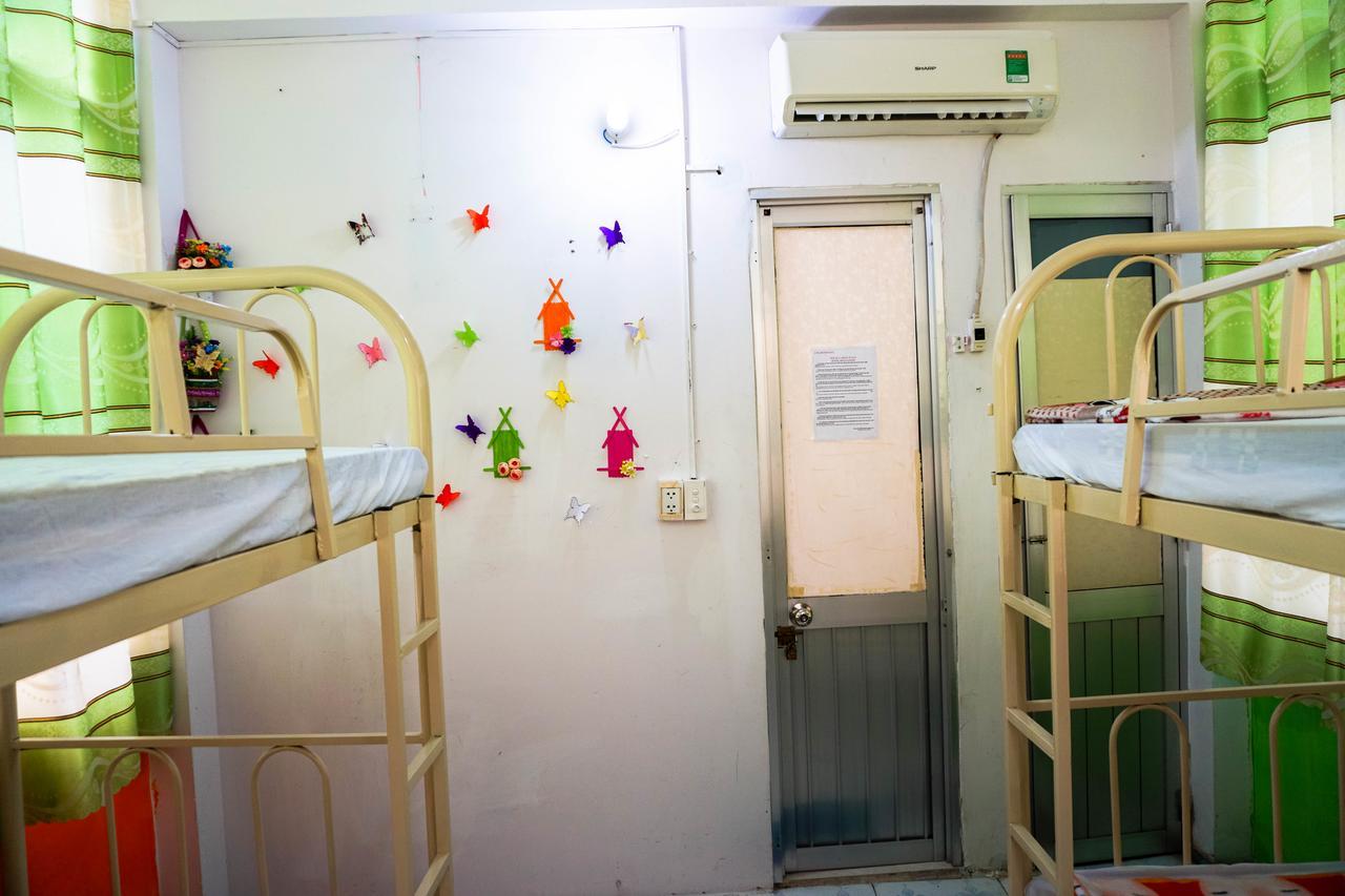 Color House Hostel Ho Chi Minh City Bagian luar foto