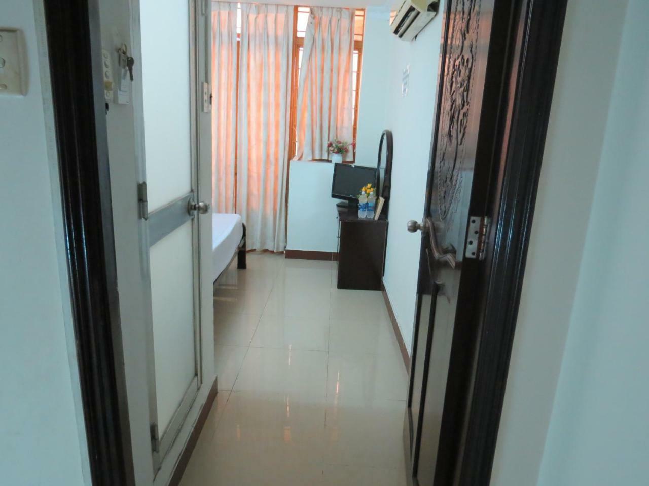 Color House Hostel Ho Chi Minh City Bagian luar foto