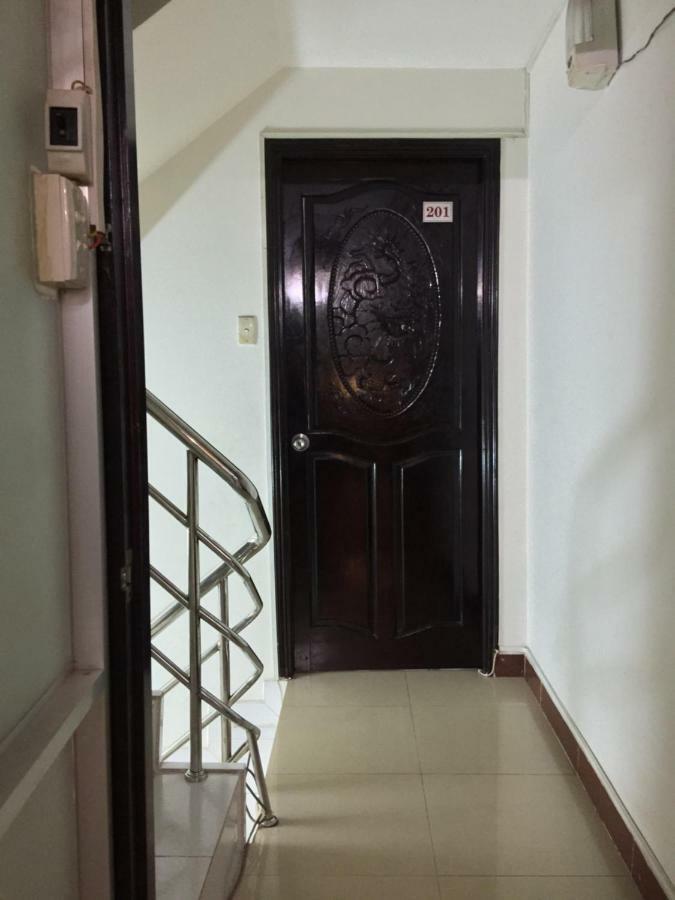 Color House Hostel Ho Chi Minh City Bagian luar foto
