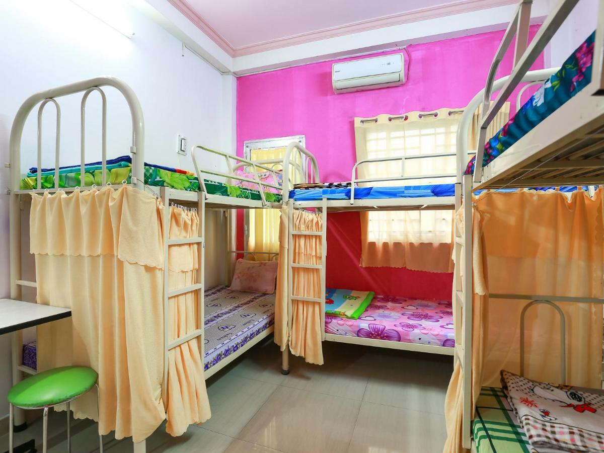 Color House Hostel Ho Chi Minh City Bagian luar foto