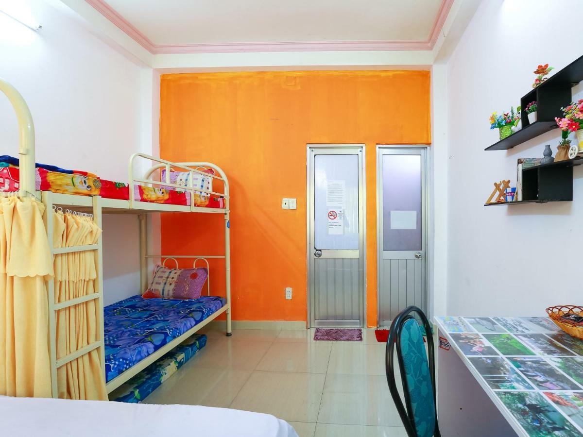 Color House Hostel Ho Chi Minh City Bagian luar foto