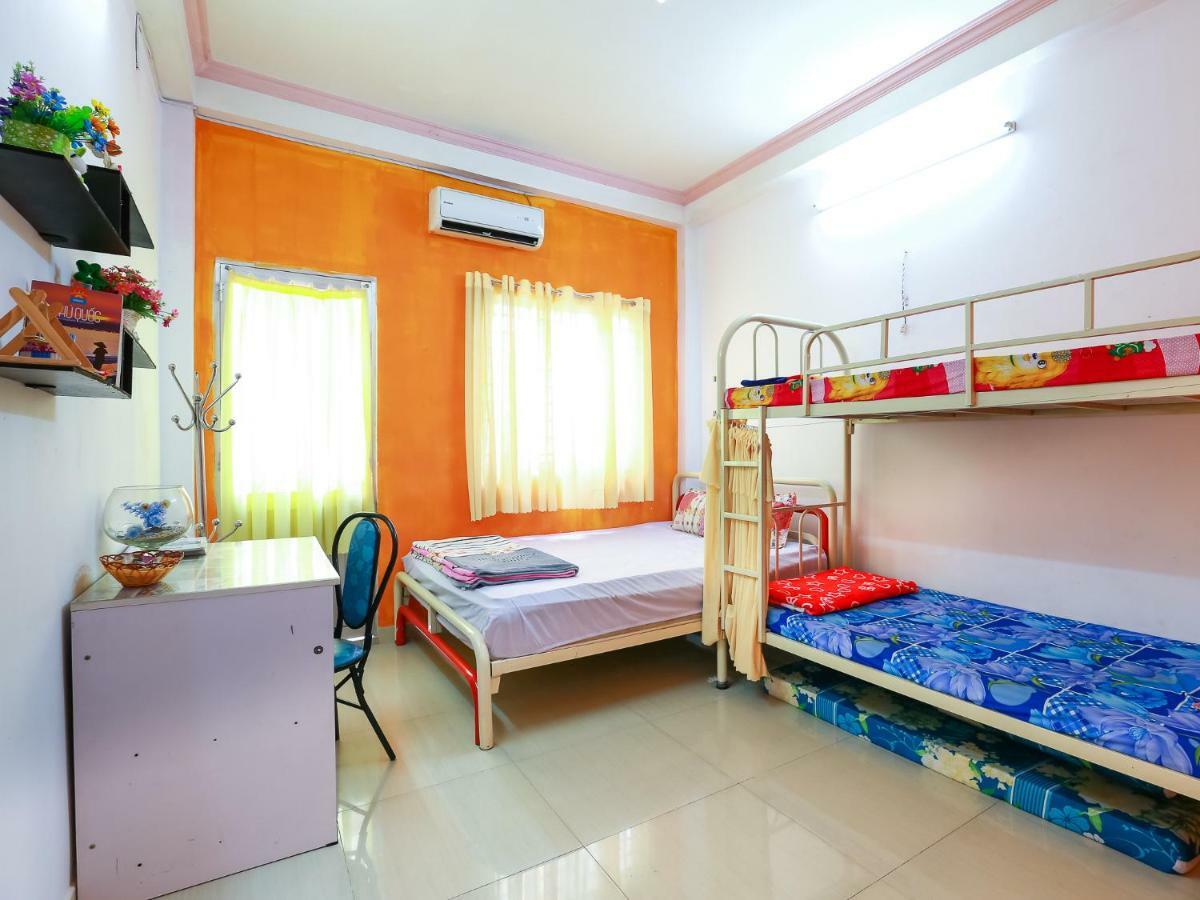 Color House Hostel Ho Chi Minh City Bagian luar foto