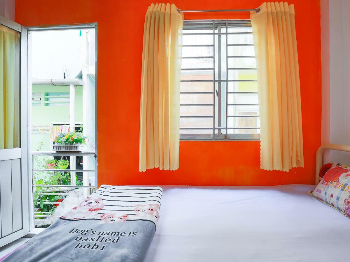 Color House Hostel Ho Chi Minh City Bagian luar foto