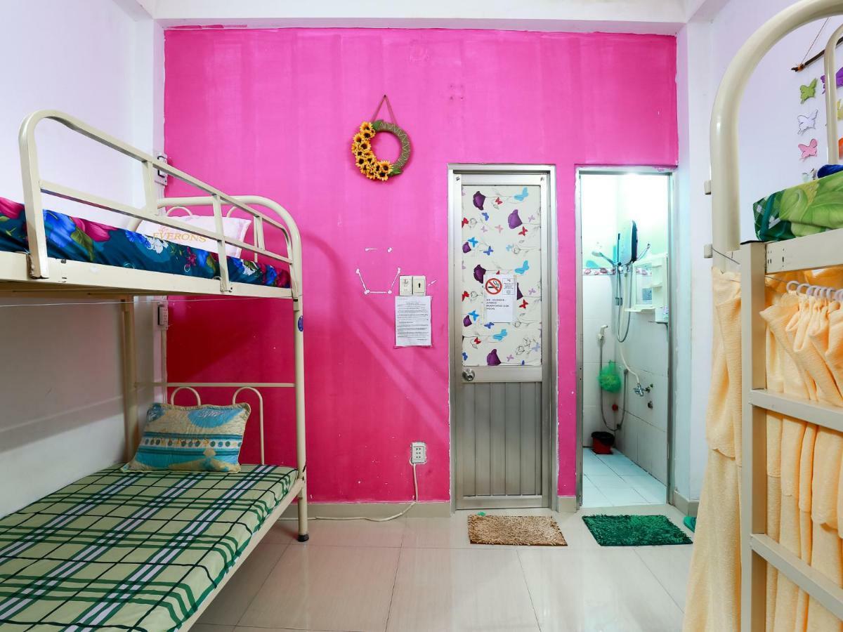 Color House Hostel Ho Chi Minh City Bagian luar foto