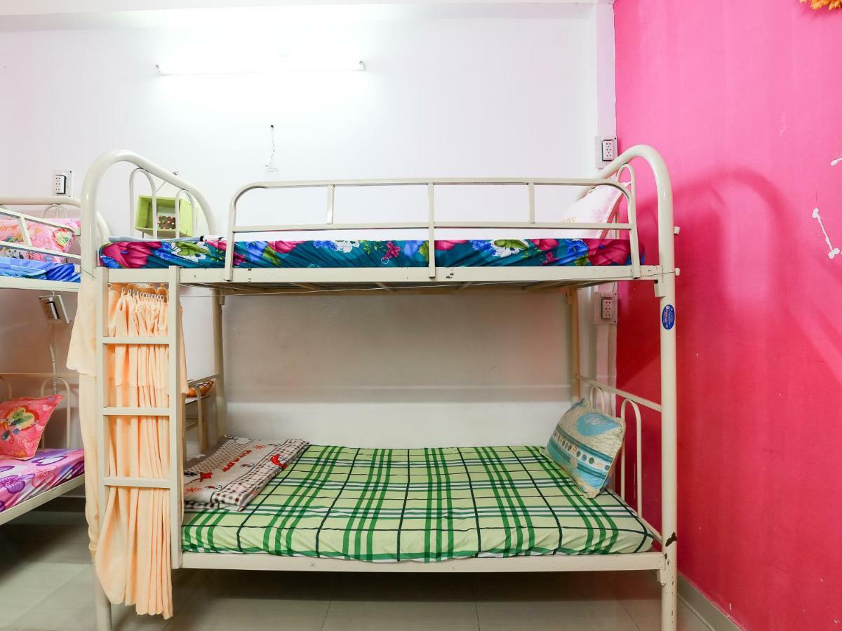 Color House Hostel Ho Chi Minh City Bagian luar foto