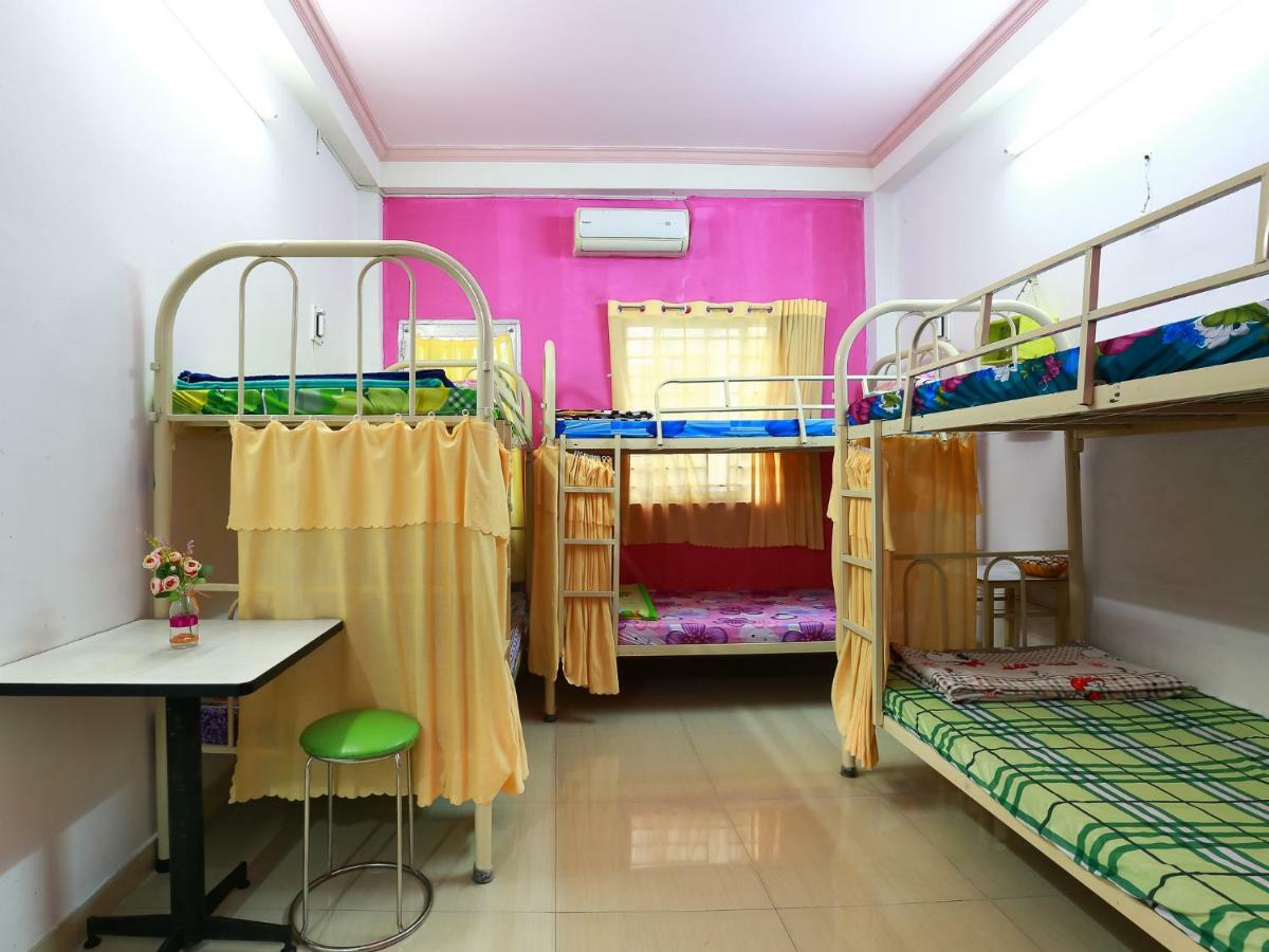 Color House Hostel Ho Chi Minh City Bagian luar foto