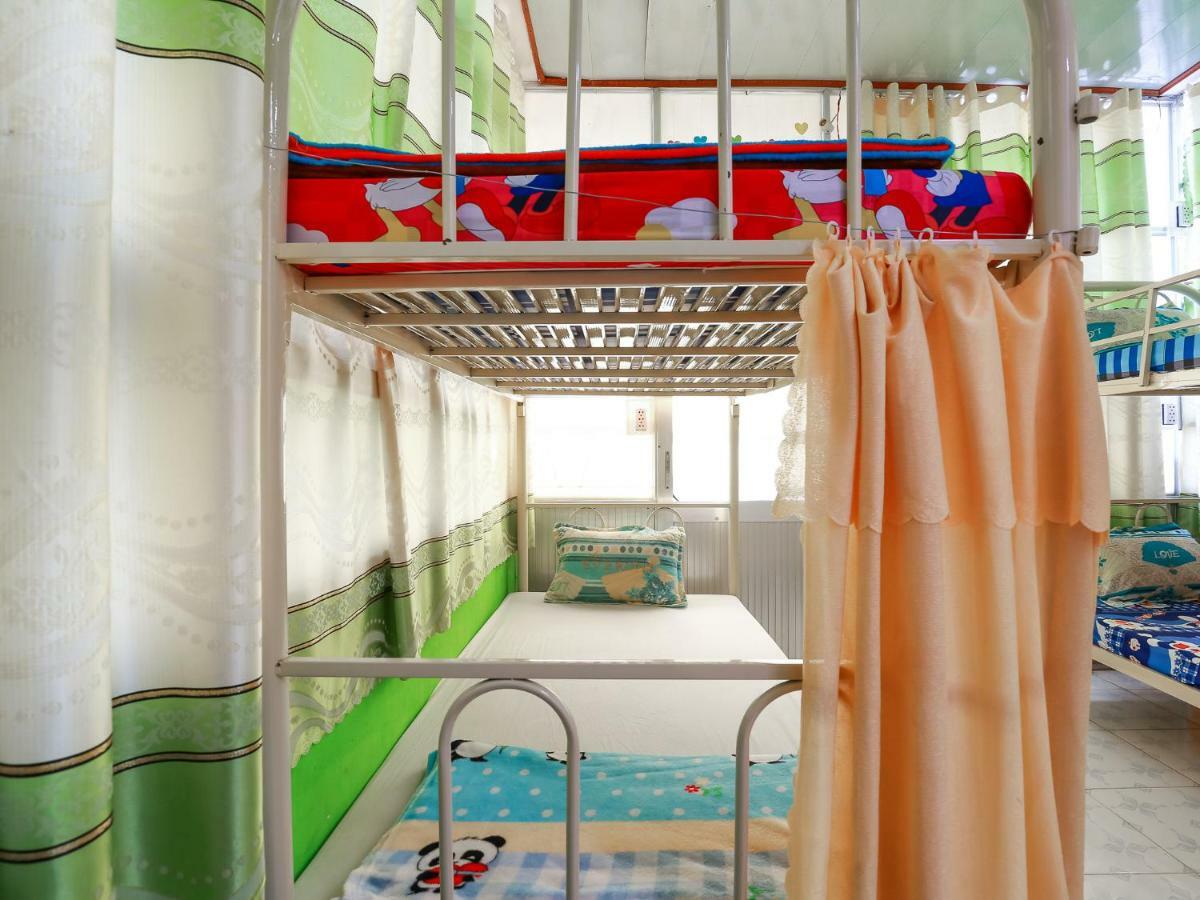 Color House Hostel Ho Chi Minh City Bagian luar foto