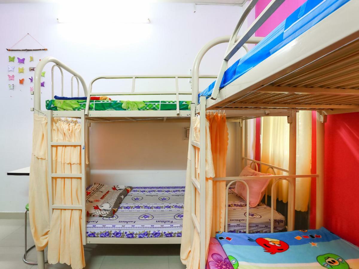 Color House Hostel Ho Chi Minh City Bagian luar foto