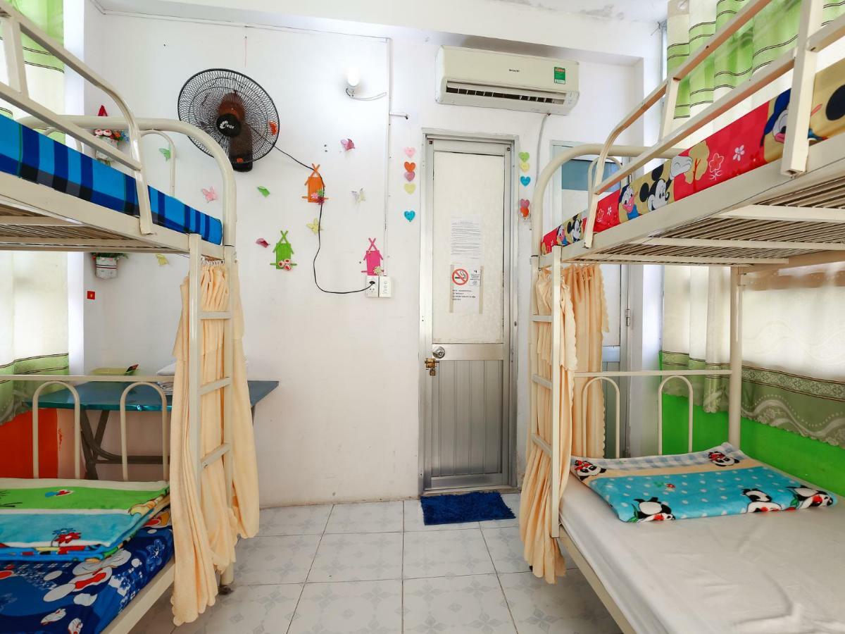 Color House Hostel Ho Chi Minh City Bagian luar foto